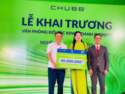 Công ty Bảo hiểm Nhân thọ Chubb trao tặng 40 triệu đồng hỗ trợ trẻ em khó khăn tỉnh Nghệ An