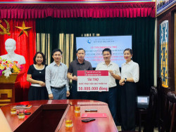 AGRIBANK NGHỆ AN TRAO TẶNG 50 TRIỆU ĐỒNG HỖ TRỢ TRẺ EM BỊ ẢNH HƯỞNG BỞI THIÊN TAI, LŨ LỤT