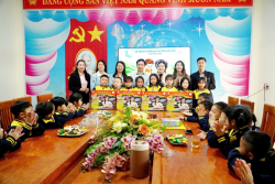 QUỸ BẢO TRỢ TRẺ EM TỈNH NGHỆ AN TRAO TẶNG 100 BỘ BÚT CHẤM ĐỌC HỌC TIẾNG ANH CHO TRẺ EM