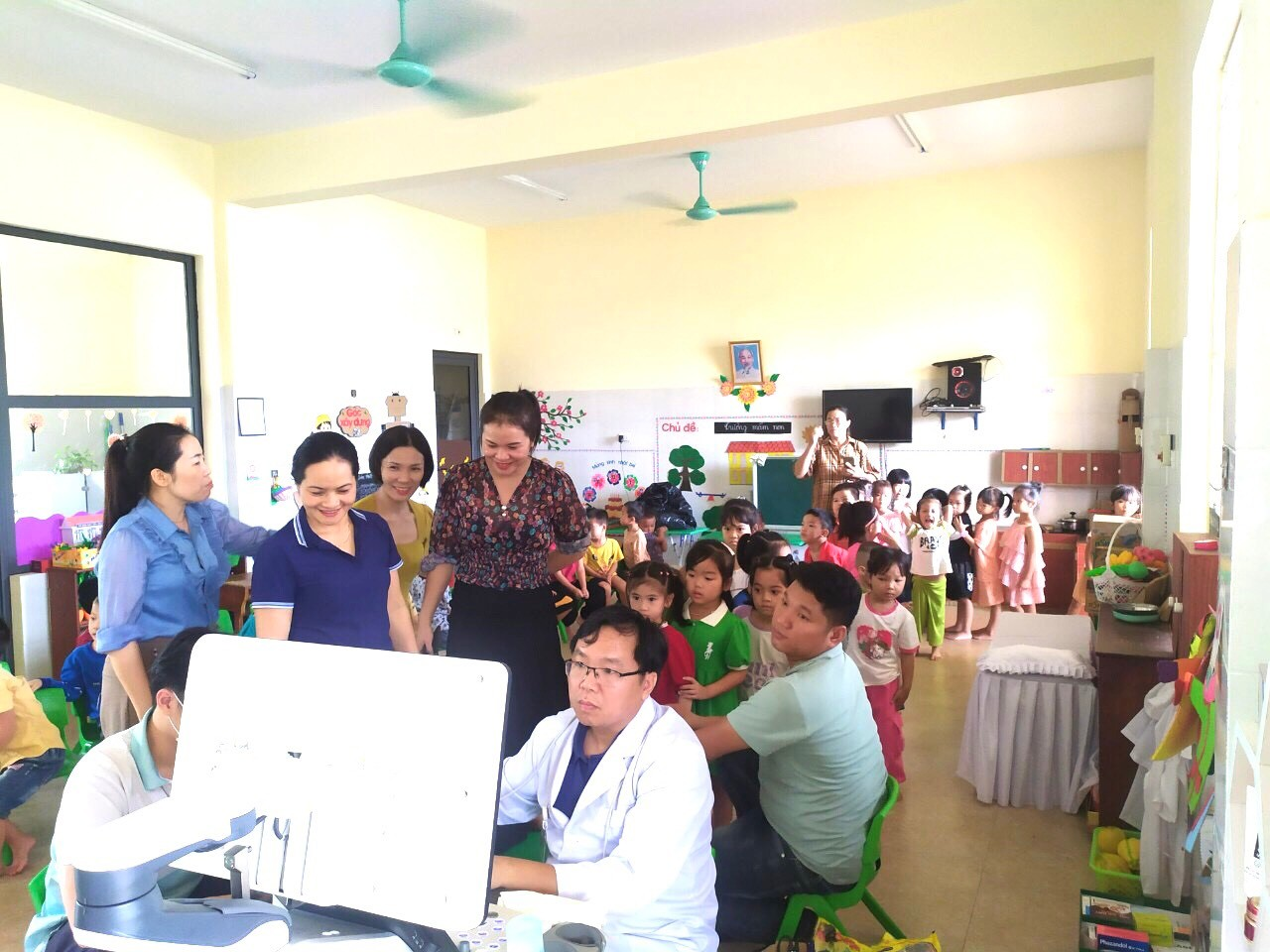 HƠN 4.000 TRẺ EM ĐƯỢC KHÁM SÀNG LỌC CÁC LOẠI KHUYẾT TẬT